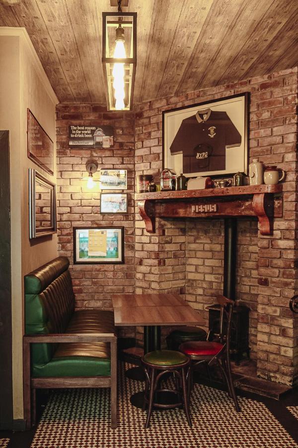 Muskerry Arms Bar And B&B Blarney Bagian luar foto